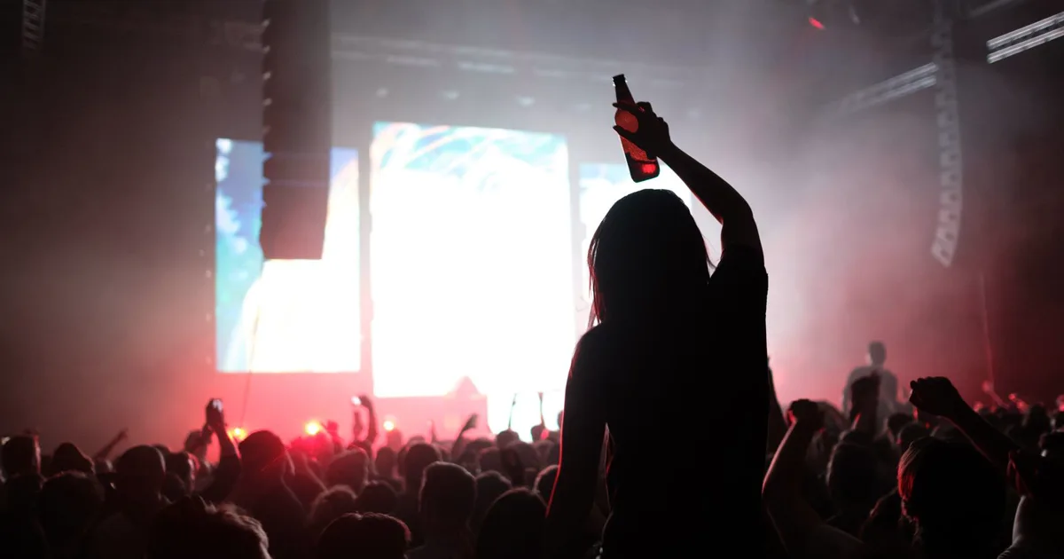 Ticketing ohne Gebühren für Veranstalter – Smartphone mit Ticketverkauf für einen unabhängigen Club